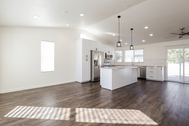 Building Photo - 4732 Helenic Ln