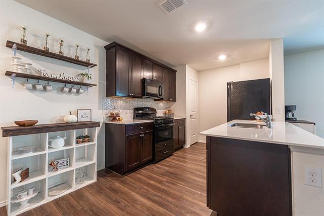 Building Photo - 771 Bayonet St