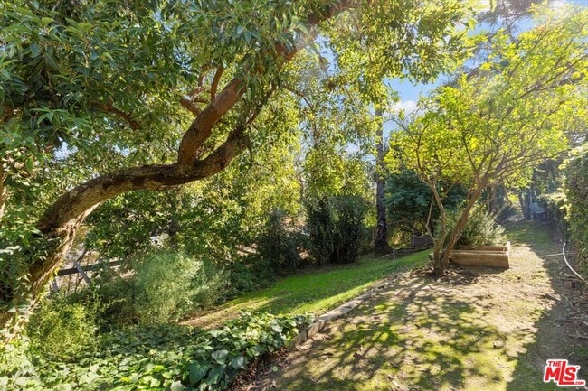 Building Photo - 2258 Moreno Dr