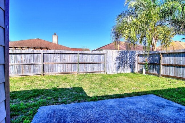 Building Photo - 6824 Fox Tail Dr