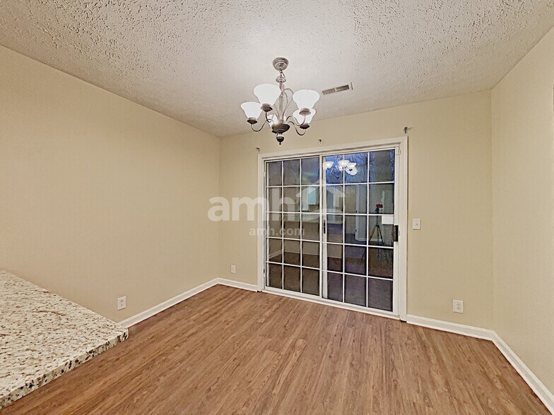 Building Photo - 3716 Creston Ct