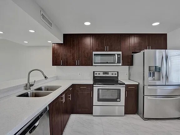 Building Photo - 1512 Whitehall Dr