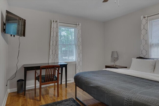 Building Photo - 804 Urban Ave