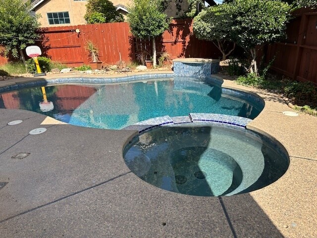 Building Photo - Lodi 4 Bedroom 3 Bathrom Home with a Pool