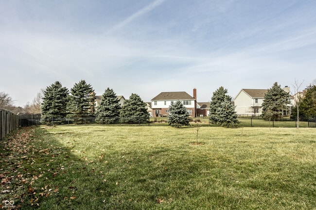 Building Photo - 8102 Fairway Dr