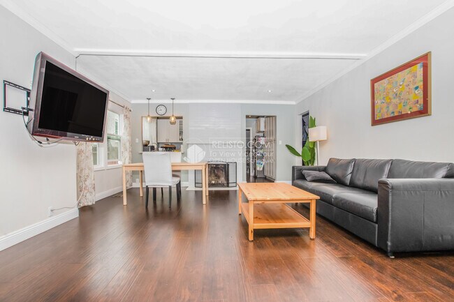 Building Photo - 2720 Bellaire Pl