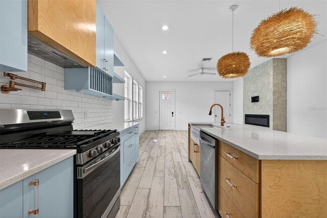 Building Photo - 611 24th Ave N