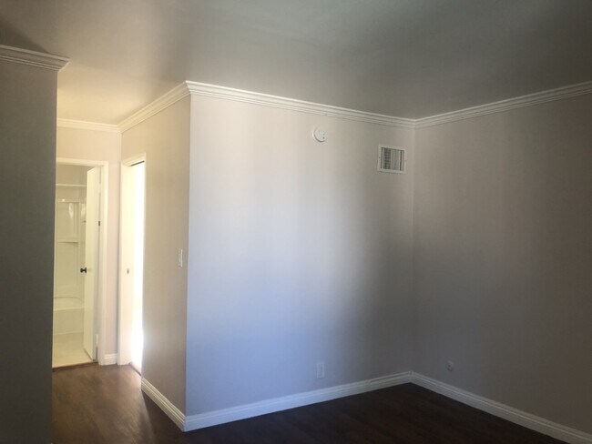 Building Photo - 18620 Hatteras St