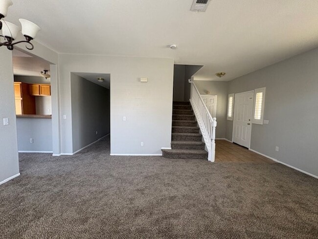 Building Photo - 4 Bedroom with NEW Carpet & Paint
