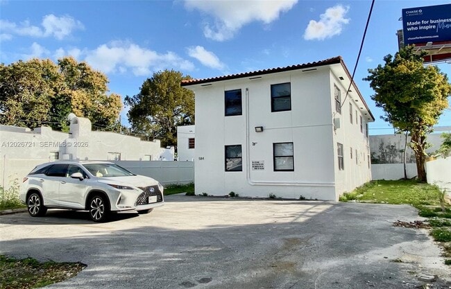 Building Photo - 584 NW 30th St