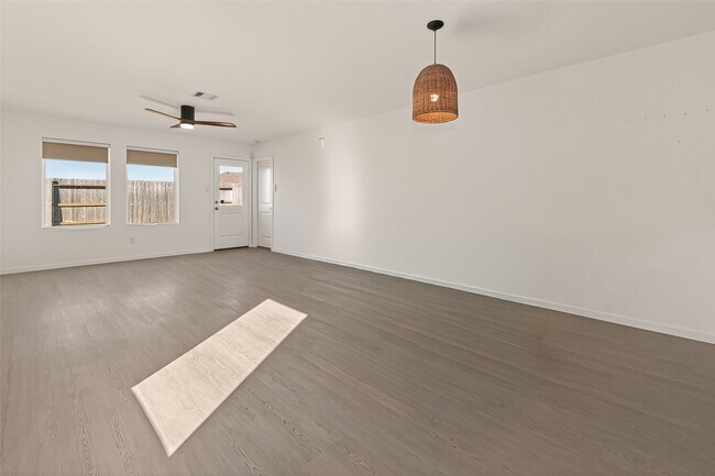 Building Photo - 6915 Lilac Vine Ln