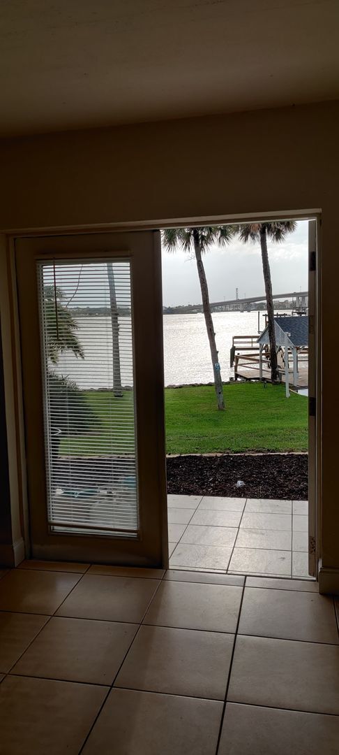 Building Photo - Gorgeous Sunset views. 2 bedroom 2 bath condo