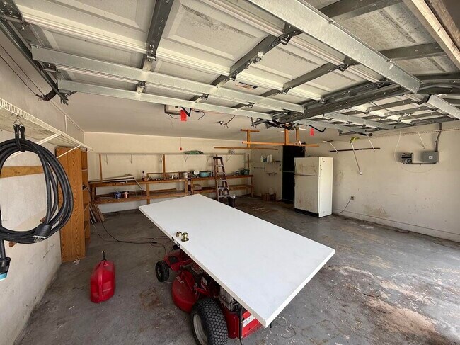 Building Photo - 4007 Greenwood Dr