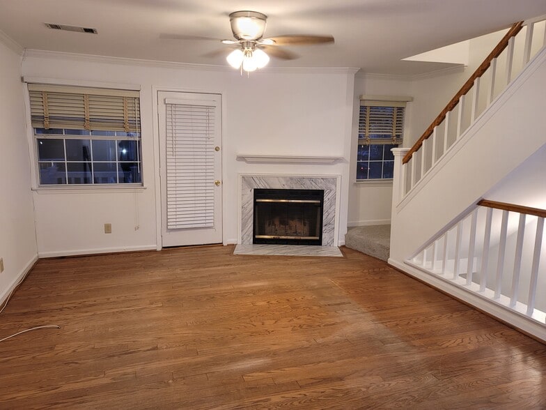 Living Room - 5712 Chapman Mill Dr