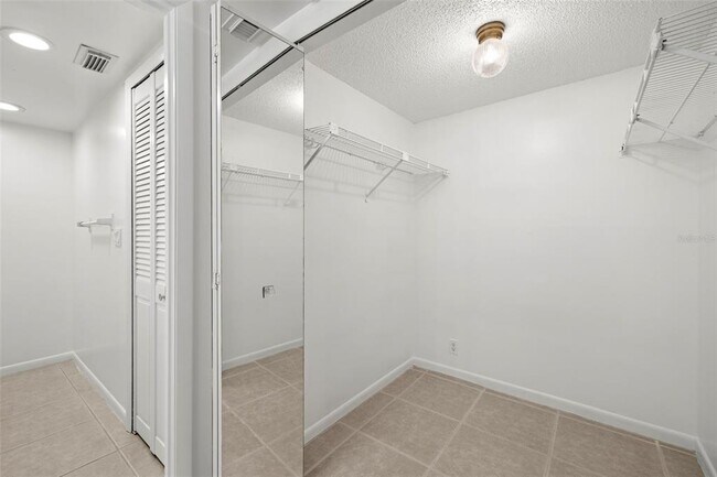 Building Photo - 8699 Bardmoor Blvd