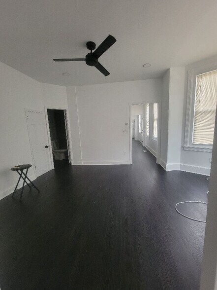 Building Photo - 1649 Dyre St