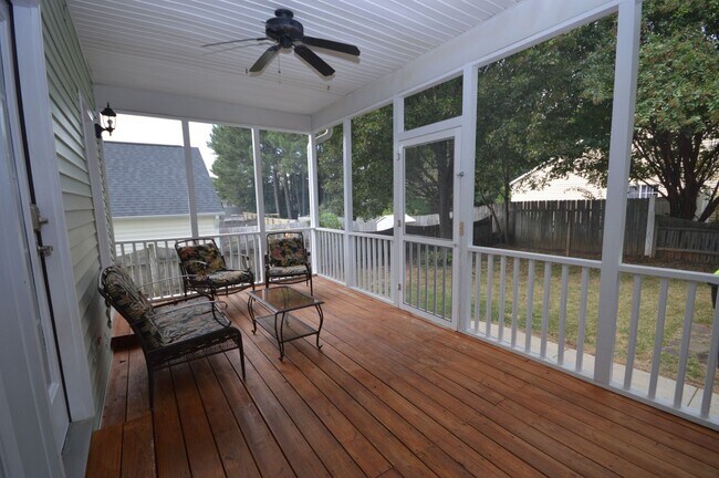 Building Photo - 417 Hyannis Dr