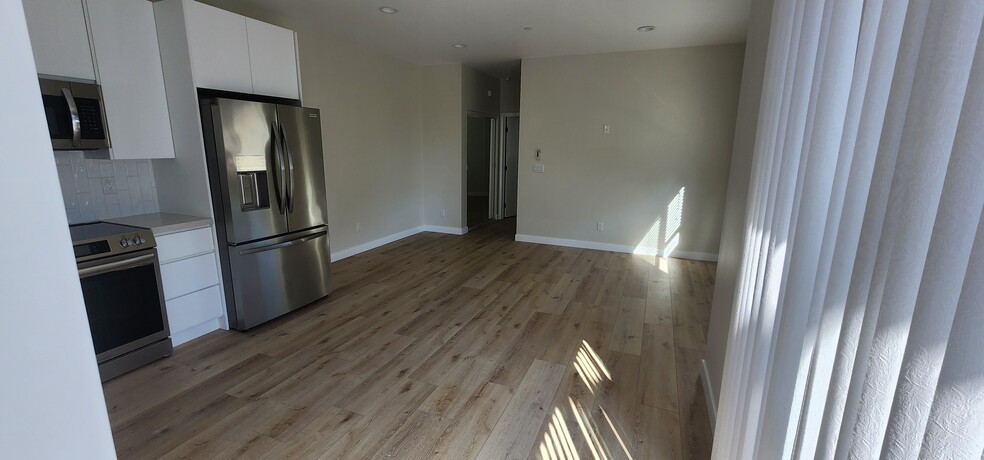 Building Photo - 5077 Pickford St
