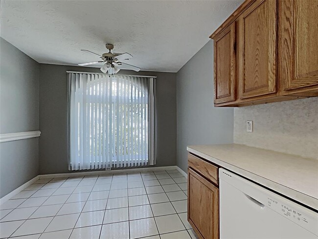 Building Photo - 4830 Edgegate Dr