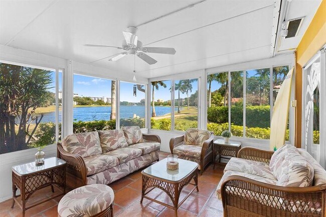 Building Photo - 3015 N Palm Aire Dr