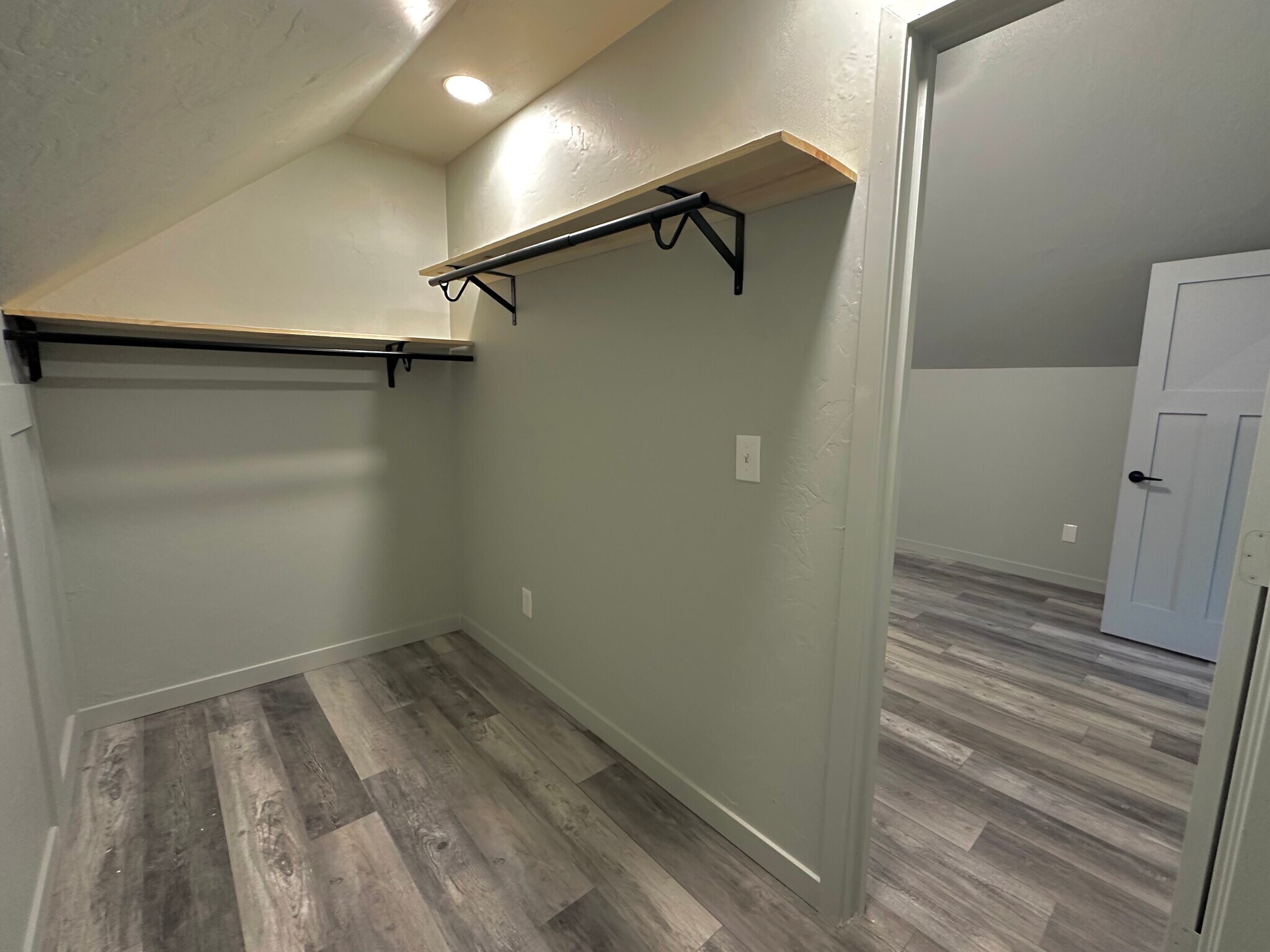 closet - 1413 Wabash Ave