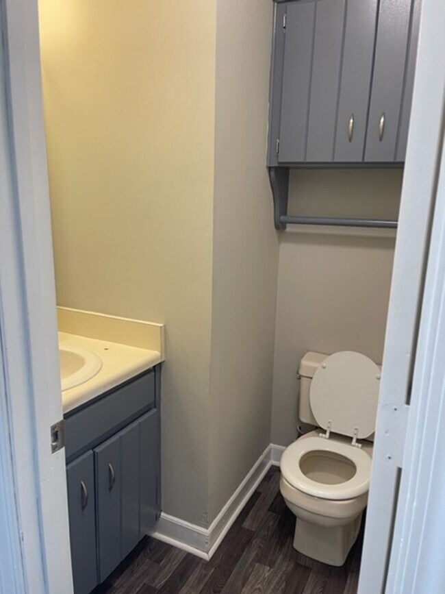 Building Photo - E Blackstock Rd -14