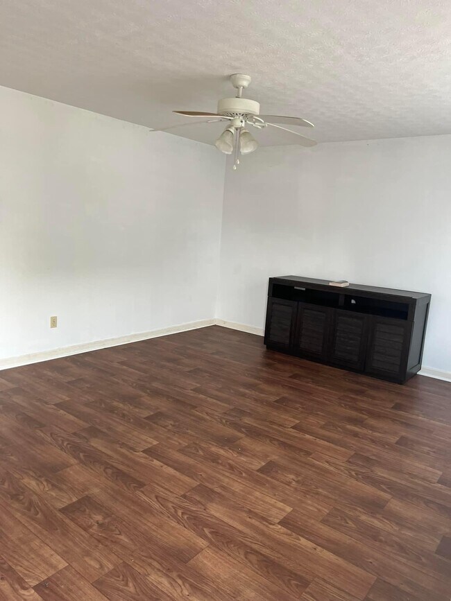 Building Photo - 510 Lost Cir