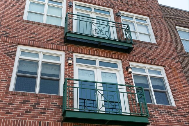 Building Photo - 1 Bedroom w/Den Condo In Meadowmont Villag...