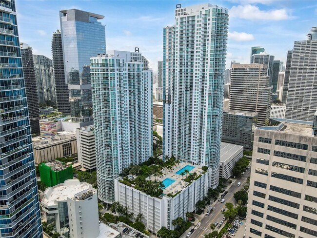 Building Photo - 950 Brickell Bay Dr