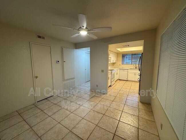 Building Photo - 2701 E Mesquite Ave