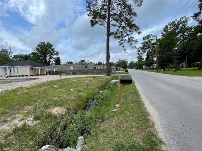 Building Photo - 21882 Russell Dr
