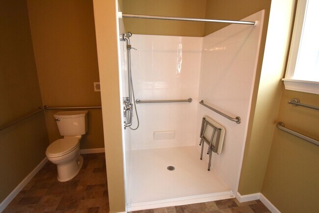 Building Photo - Gorgeous ground level accessible home.