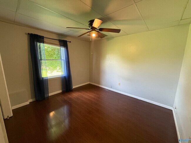 Building Photo - 122 Mykeys Way