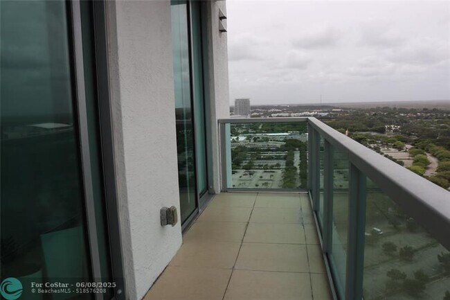 Building Photo - 2681 N Flamingo Rd