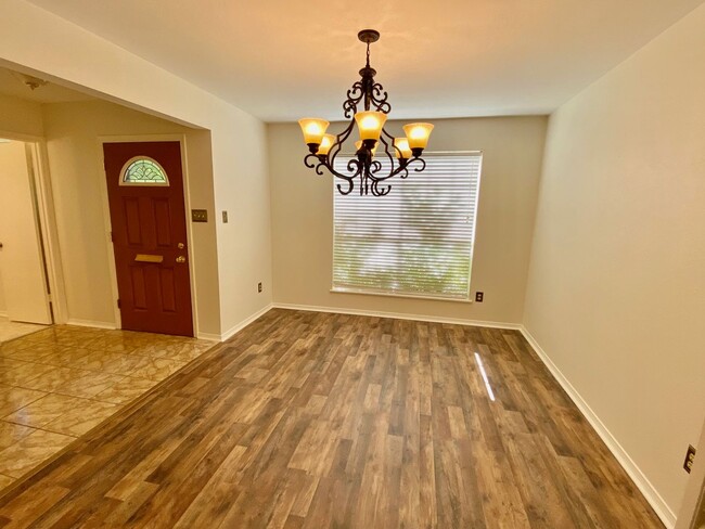 Building Photo - Shreveport LA 71115 - 3 br 2.5 ba townhome...