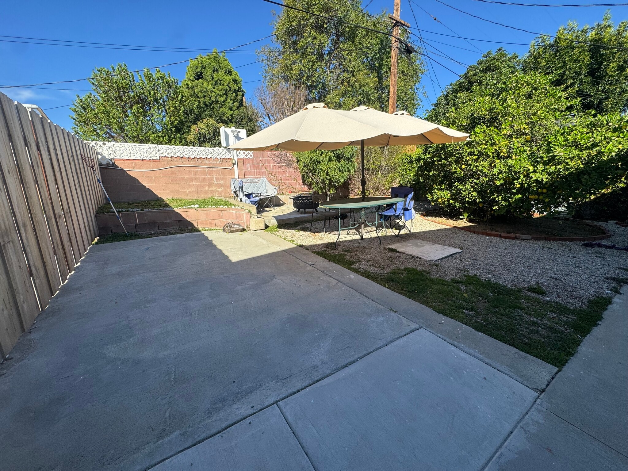 Building Photo - 6439 1/2 Graves Ave