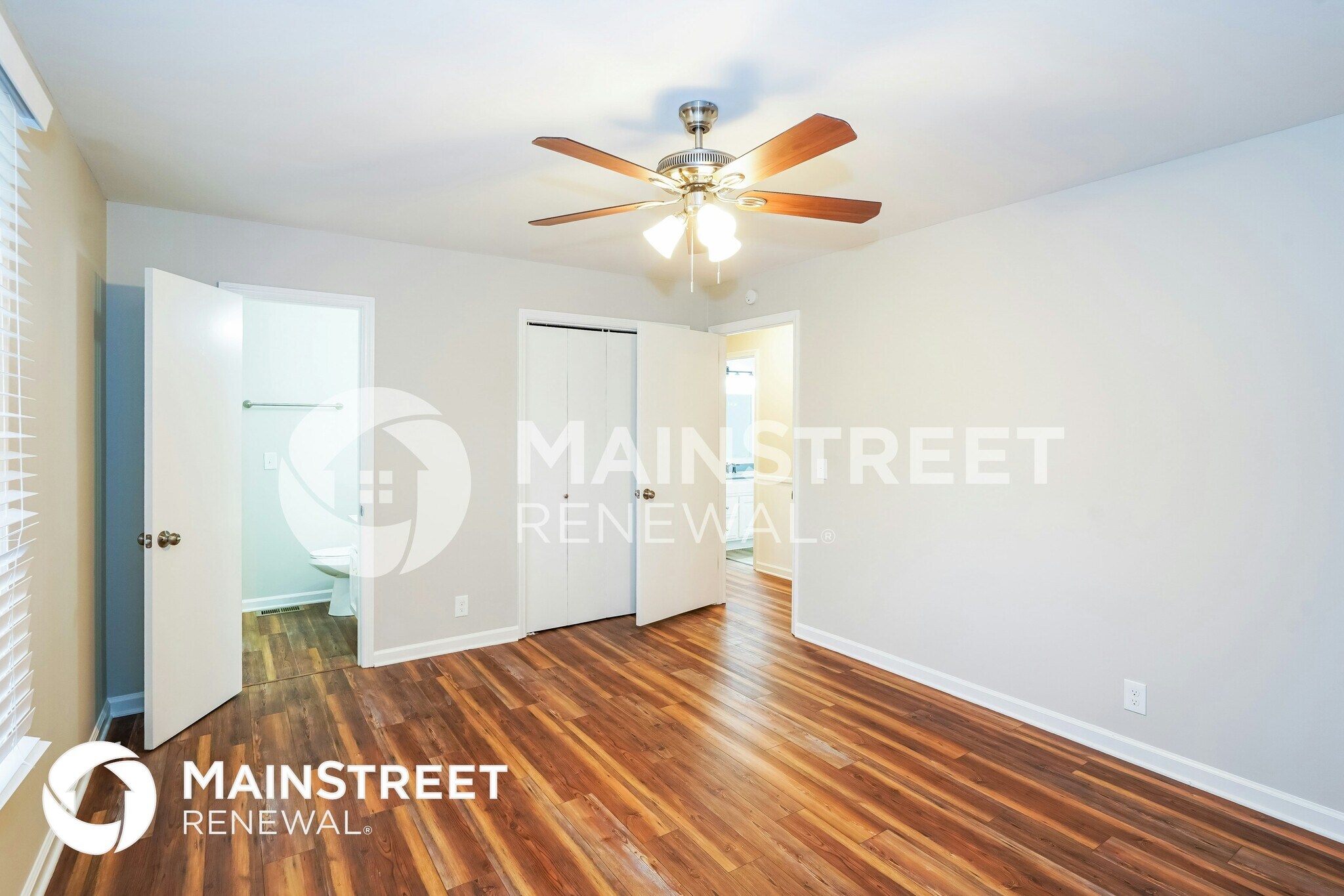 Building Photo - 242 Iris Dr