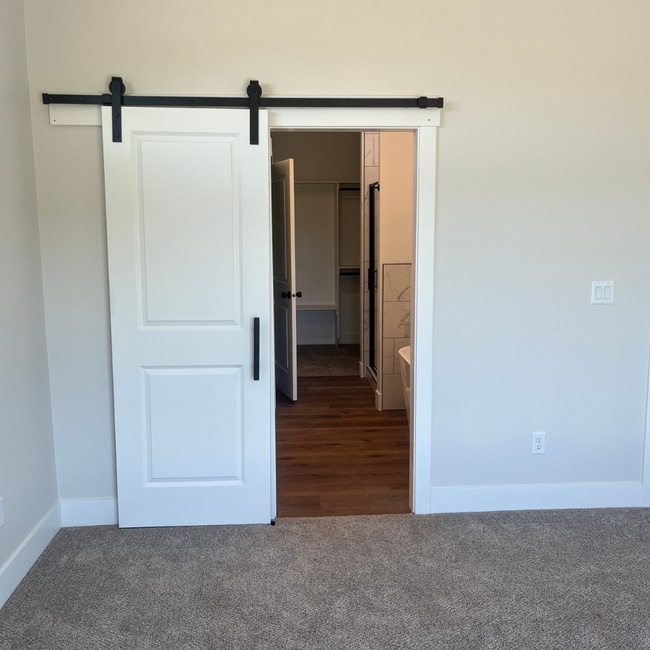 Building Photo - 475 River Bend Ln