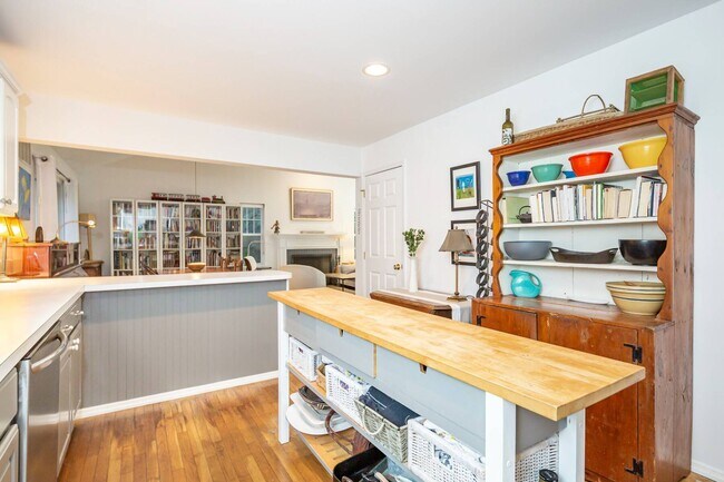 Building Photo - 98 Thomas Ave