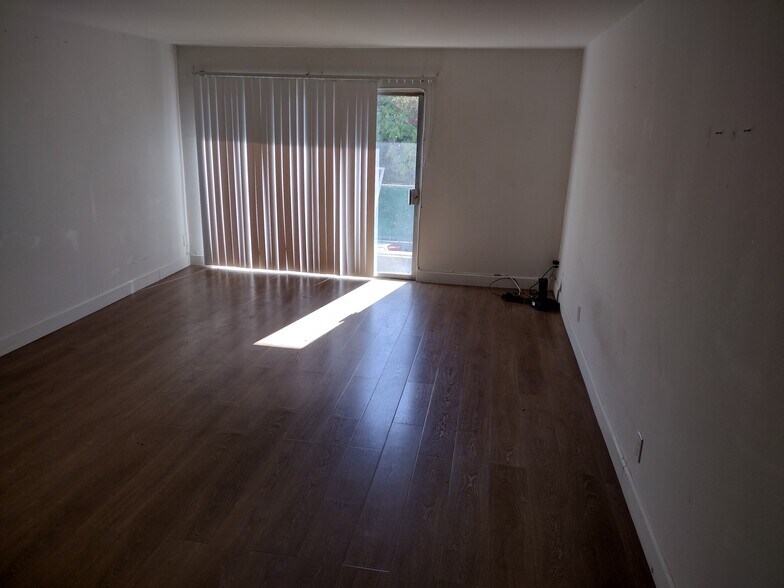 Building Photo - 5460 White Oak Ave