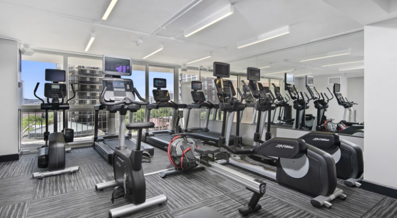 Building Photo - 6 E Delaware Pl