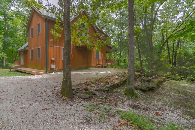 Building Photo - 610 Hickory Point Dr