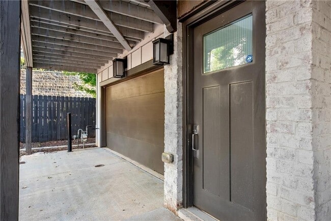 Building Photo - 743 Taylor Ct