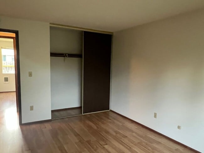 Building Photo - Open Concept: 3 Bed, 1.5 Bath Hidden Gem!