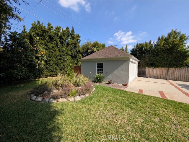 Building Photo - 582 N Sunnyslope Ave