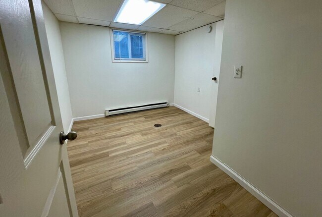Building Photo - Charming 1-Bedroom Apartment for Rent on Spokane's Lower South Hill - Cozy, updated unit