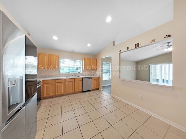 Building Photo - 7603 Crescent Palm Dr
