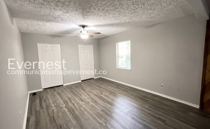 Building Photo - 3380 Shadowlawn Dr