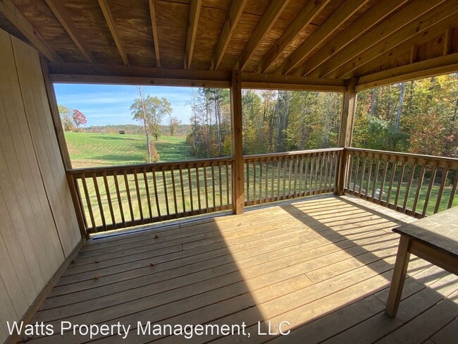 Building Photo - 2 br, 1.5 bath House - 901-1 Red Hill Rd