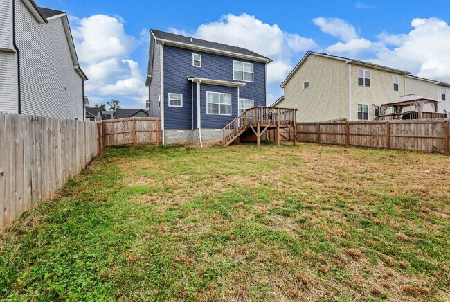 Building Photo - Beautiful modern home less than 2 years old